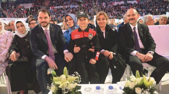 Enerji Bakanı Berat Albayrak ve eşi Esra Albayrak ile İçişleri Bakanı Süleyman Soylu ve eşi Hamdiye Soylu, İstanbul’da 'Büyük Trabzonlular Buluşması'na katıldı.