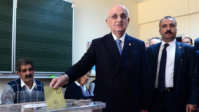 Meclis Başkanı Kahraman, Ankara'da oy kullandı.

