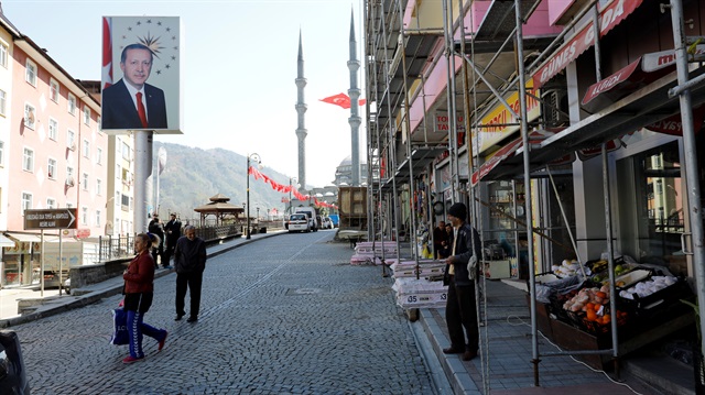 Cumhurbaşkanı Erdoğan'ın memleketi Güneysu'da vatandaşların referanduma ilgisi yoğun oldu. 