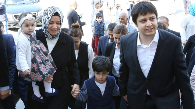 Aile ve Sosyal Politikalar Bakanı Fatma Betül Sayan Kaya oyunu kullandı. 