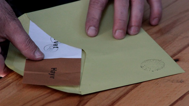 Yurt genelinde oy verme işlemi biterken İzmir'den ilk sonuçlar gelmeye başladı.