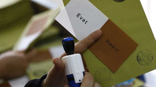 Türkiye, anayasa değişikliği halk oylaması için bugün sandık başına gitti.