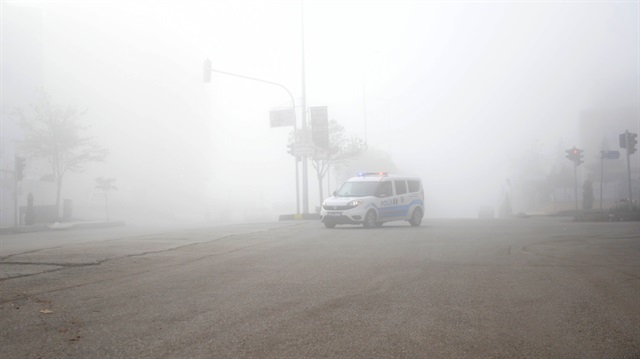 Kilis’te etkili olan yoğun sis nedeniyle görüş mesafesinin düşmesi ulaşımda aksamalara neden oldu.


