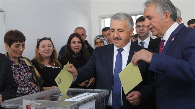 Ulaştırma Denizcilik ve Haberleşme Bakanı Ahmet Arslan, oy kullandı.