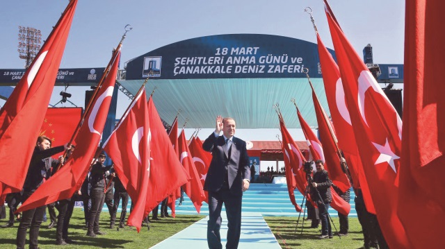 Cumhurbaşkanı Recep Tayyip Erdoğan'ın liderlik ettiği 'Evet'in onaylanmasıyla birlik- te Türkiye'nin önünün açıldığı- nı belirten iş adamları, 2019'daki seçimlere kadar ekonomiye ağırlık vermesini istiyor.