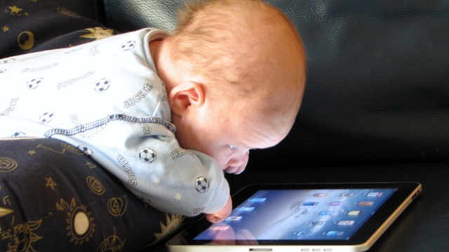 Dokunmatik ekran kullanan bebekler daha az uyuyor.