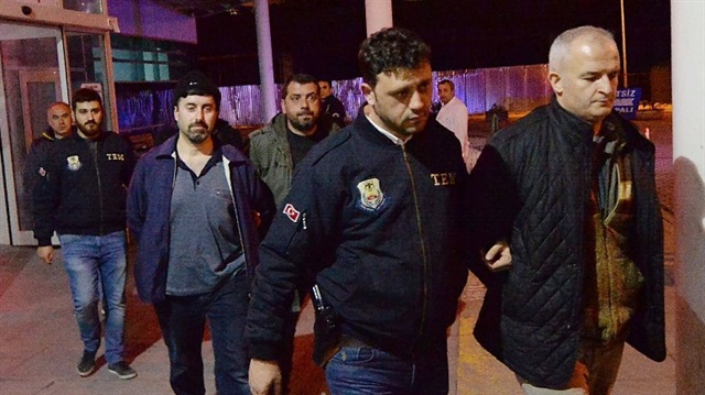 Karabük'te, FETÖ'ye yönelik operasyonda, örgütün sözde "emniyet abisi" olduğu iddia edilen 3 eski öğretmen tutuklandı.