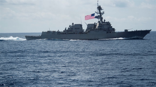 ABD’nin Pasifik Donanması Komutanı Amiral Harry Harris, "Kuzey Kore’nin tehditlerine" karşı uçak gemisi USS Carl Vinson'ın Japon Denizi'ne doğru hareket ettiğini açıklamıştı. 