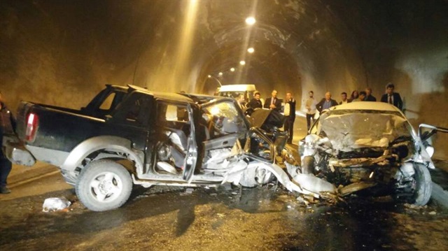 Artvin'de feci trafik kazası: 3 ölü, 3 yaralı