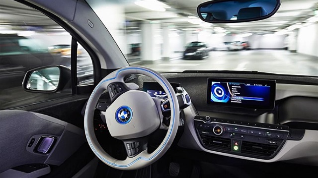 BMW ve Porsche'ye ek olarak, Japon otomobil üreticisi Nissan, 2017 Detroit Otomobil Fuarı'nda tanıttığı konsept aracı Vmotion 2.0 ile kullanıcılara, sürücüsüz araç kullanma deneyimini yaşatmayı planlıyor.