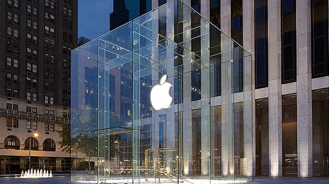Apple'ın Manhattan'da bulunan cam küpü mağazası son halini 2011 yılında almıştı.