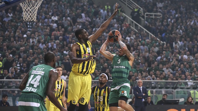 THY Euroleauge play-off serisinde Fenerbahçe, deplasmanda Panathinaikos’u 80-75 mağlup ederek seride durumu 2-0’a getirdi.