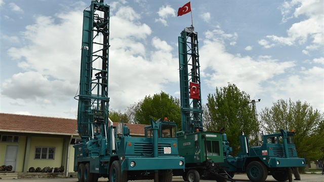 Sudan'da kullanılacak araçlar, Türkiye'den bölgeye gönderiliyor.