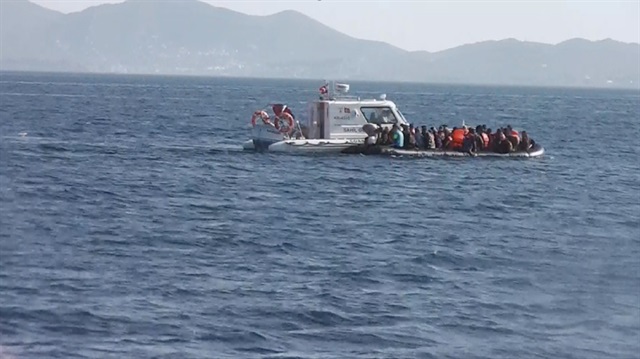 Sahil Güvenlik Komutanlığı kaçak göçle mücadelesini 7 gün 24 saat esasına göre sürdürüyor.