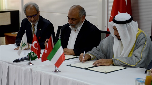 İHH İnsani Yardım Vakfı Genel Başkanı Bülent Yıldırım ile Kuveyt Yardım Kuruluşu International Islamic Charity Organization Genel Başkanı Abdullah Matuk arasında iş birliği protokolü imzalandı.