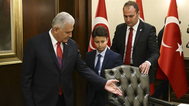 في عيد الأطفال بتركيا يلدرم ووزراؤه يتنّحون عن مناصبهم وأول رئيس وزراء عمره 11​