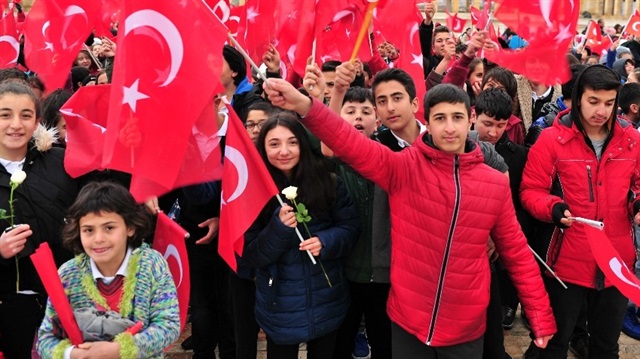 Çocuklar, Milli Eğitim Bakanı Yılmaz ile birlikte Anıtkabir'i ziyaret etti.