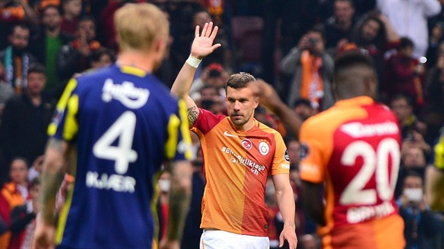 Galatasaray'ın Alman futbolcusu Lukas Podolski, Fenerbahçe maçından sonra rakiplerini eleştirdi. 