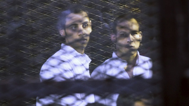 Giza Ceza Mahkemesi 2 Şubat 2015'te aynı davada 34'ü firari, 149'u tutuklu toplam 183 sanık hakkında idam, 1 sanık hakkında ise 10 yıl hapis kararı vermişti. 