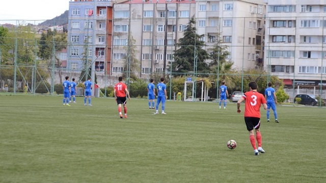 ​Trabzon 1. Amatör Play-Off Grubu’nun son haftasında karşılaşmayı başka bir statta oynamak isteyen ve bu talebi ASKF tarafından kabul görmeyen Zağnosspor maçın başlangıcında 15 saniyelik tepki gösterdi.​