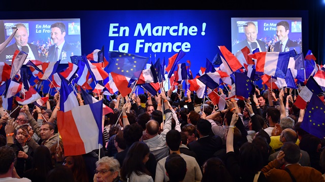 Fransa cumhurbaşkanlığı seçimlerinin ilk turunu Emmanuel Macron kazandı
