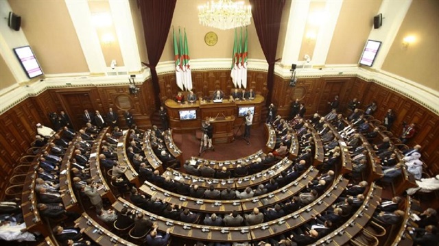 هيئة الانتخابات الجزائرية: التلاعب بنتائج الاقتراع تلاعب باستقرار البلاد