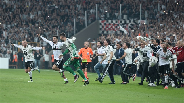 Beşiktaş 2015-2016 sezonunu şampiyon olarak tamamlamıştı. Siyah beyazlılar bu sezon da 7 puan farkla zirvede yer alıyor.
