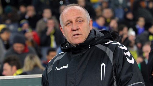 Son olarak Sivasspor'u çalıştıran Mesut Bakkal Kayserispor'un yeni teknik direktörü oldu.