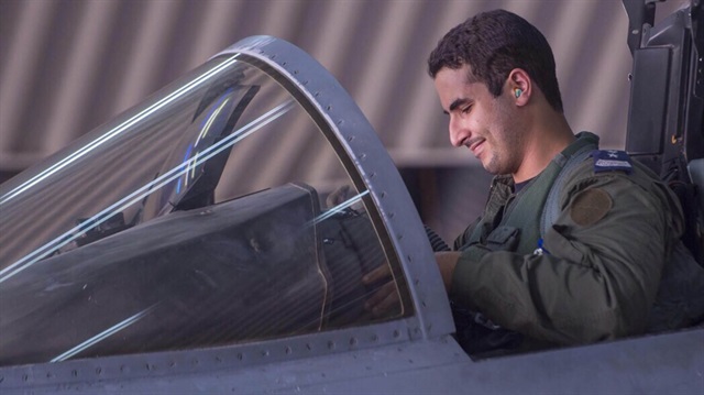 Suudi Arabistan'ın Washington Büyükelçiliğine atanan Kral Selman'ın oğlu Emir Halid bin Selman bin Abdulaziz, Arabistan Hava Kuvvetleri'nde savaş pilotu olarak görev yapıyordu. 