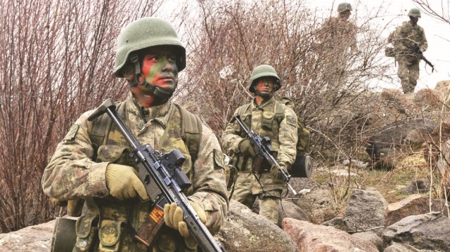 ​3 bin asker PKK avında