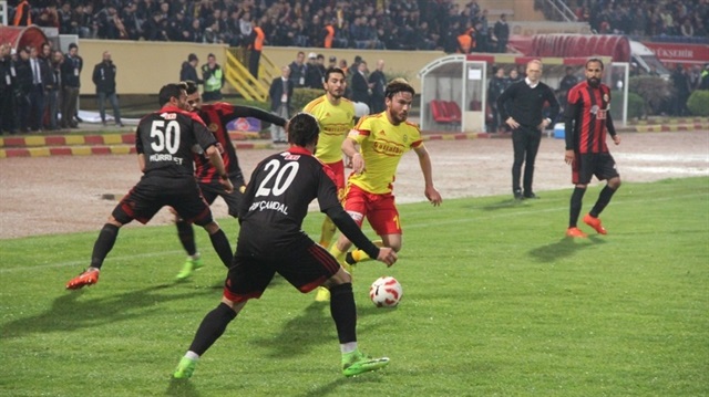 ​Evkur Yeni Malatyaspor’a TFF 1. Lig’in 28. haftasında sahasında oynadığı Eskişehirspor müsabakasında taraftarının neden olduğu olaylar nedeniyle tribün bloke ve para cezası verildi.​
