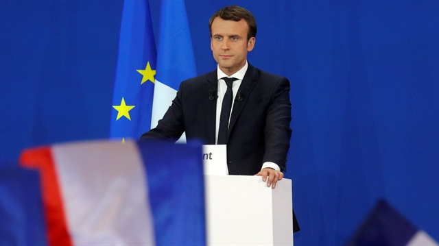 "En Marche (Yürüyüş) Hareketi"nin lideri Emmanuel Macron