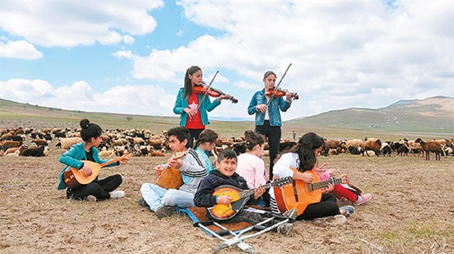 Vartolu öğrencilerle kurulan 40 kişilik orkestra, İstanbul’da düzenlenecek Sansev İstanbul Uluslararası Çoksesli Korolar Festivali’ne davet edildi.