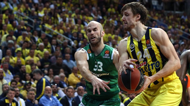 Fenerbahçe, THY Avrupa Ligi play-off turu üçüncü maçında Panathinaikos Superfoods'u 79-61 yendi.