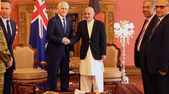 Afganistan'ı ziyaret eden Turnbull, başkent Kabil'de Devlet Başkanı Eşref Gani ile bir araya geldi.