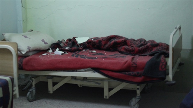 Suriye'nin İdlib ilinin Kefer Teharim ilçesinde bir hastaneye ve köye hava saldırıları düzenlendi.