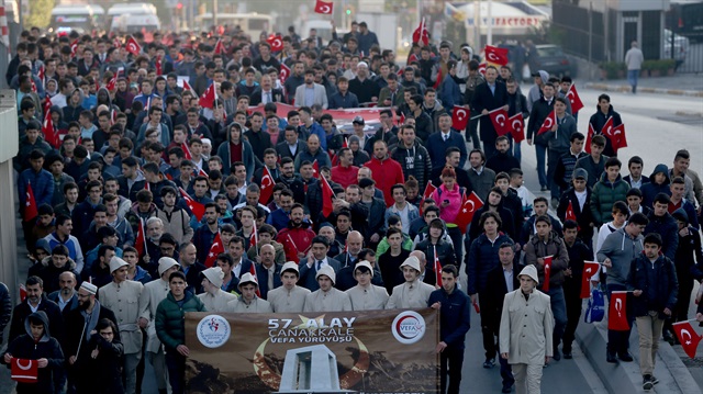 مسيرات وفاء لأبطال معارك "جناق قلعة" بتركيا