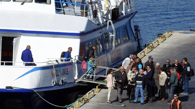 Dikili ile Midilli Limanları arasında karşılıklı deniz seferleri 25 Nisan'da başladı. 