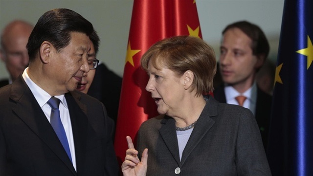 Chinese President Xi Jinping (L) and German Chancellor Angela Merkel (R)
