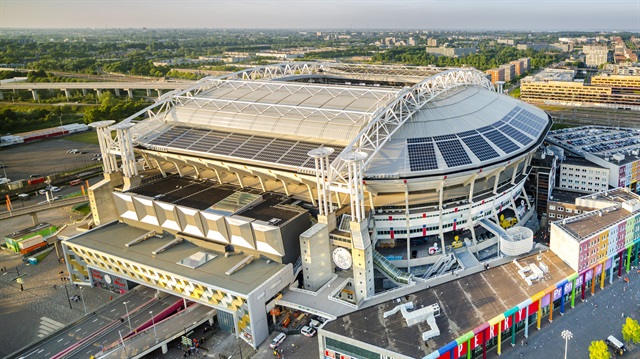 Ajax'ın maçlarını oynadığı Amsterdam Arena'nın adı Johan Cruyff Arena olarak değiştirildi.