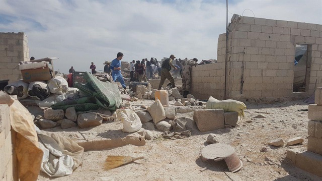 İdlib'de mülteci kampı vuruldu