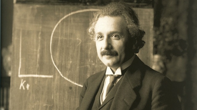 Facebook'ta Einstein ile sohbet etme imkanı