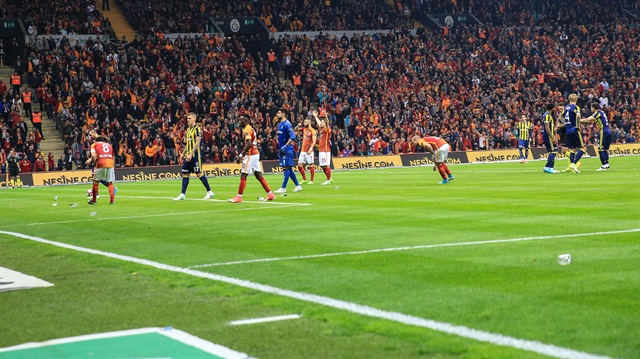PFDK Fenerbahçe maçındaki olaylar nedeniyle Galatasaray'a seyirci cezası verdi.