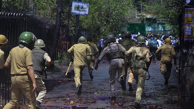 Violent clashes among students and Indian police