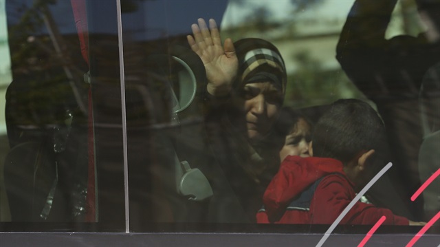 Musul kentindeki çatışmalardan kaçarak Türkiye'ye sığınan 231 kişi, Irak'ın Ankara Büyükelçiliği ve bakanlığın Türkiye'deki temsilcileri ile iş birliği içerisinde kendi istekleriyle Musul'un doğu yakasındaki evlerine geri döndü.