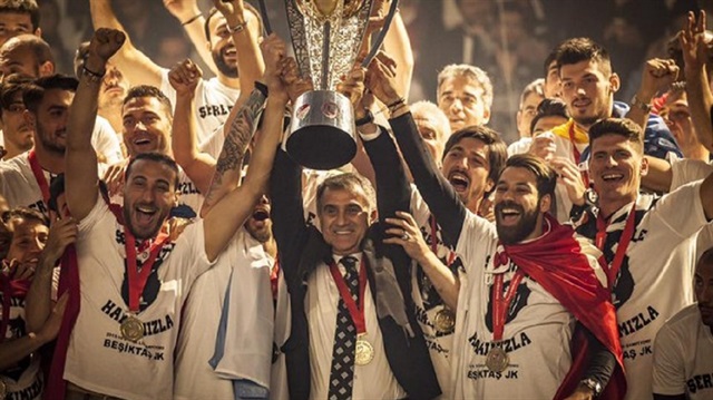 2015-2016 sezonunda mutlu sona ulaşan Beşiktaş, 2016-2017 sezonunda da adım adım şampiyonluğa gidiyor.