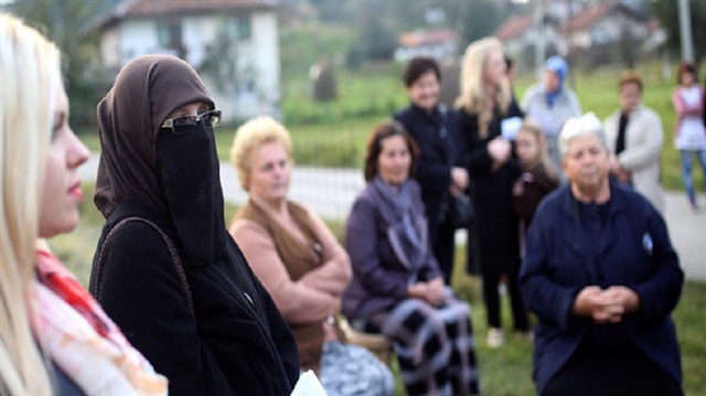 ألمانيا تحظر جزئياً ارتداء النقاب.. فهل يشمل القرار المهاجرين المسلمين؟