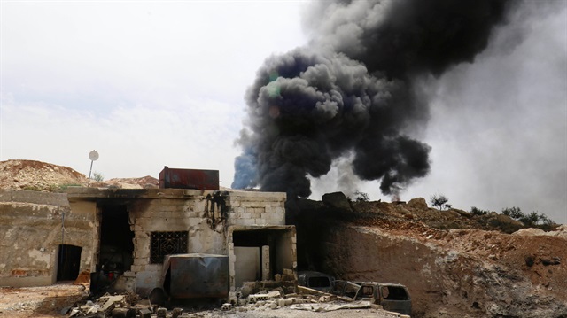​Suriye’de rejim tarafından İdlib kırsalındaki Sarmin kasabasına düzenlenen hava saldırısında 1 kişi öldü, 20 kişi yaralandı.
​