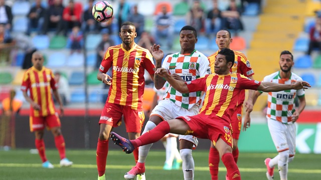 Kayserispor, Alanyaspor engelini 3 golle geçti.
