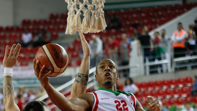 Spor Toto Basketbol Süper Ligi'nde Pınar Karşıyaka, Demir İnşaat Büyükçekmece'yi 84-78 mağlup etti.